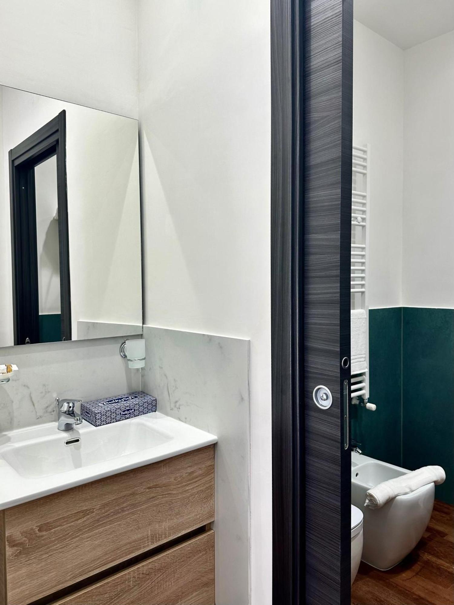 Interno 5 Naples