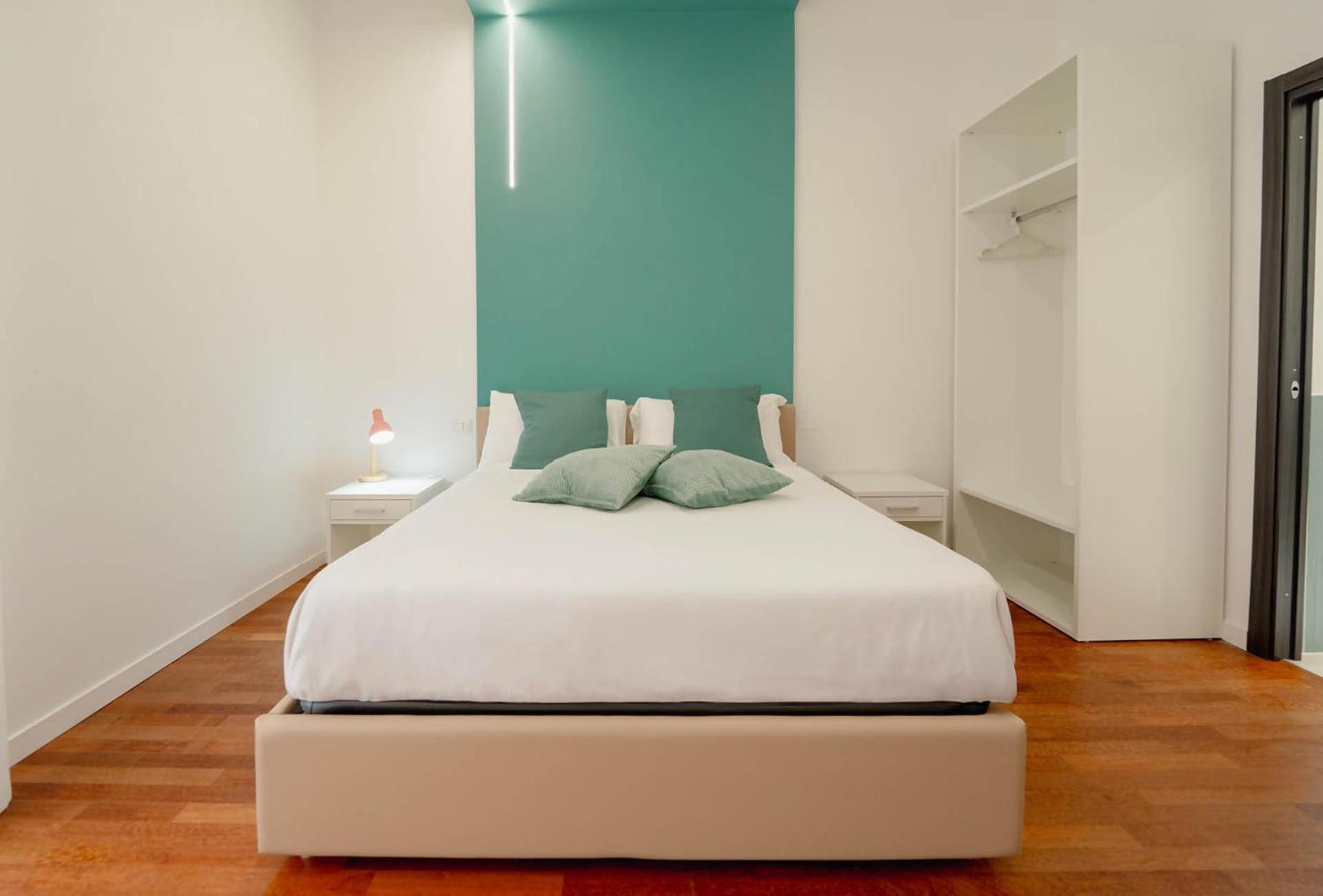 Interno 5 *