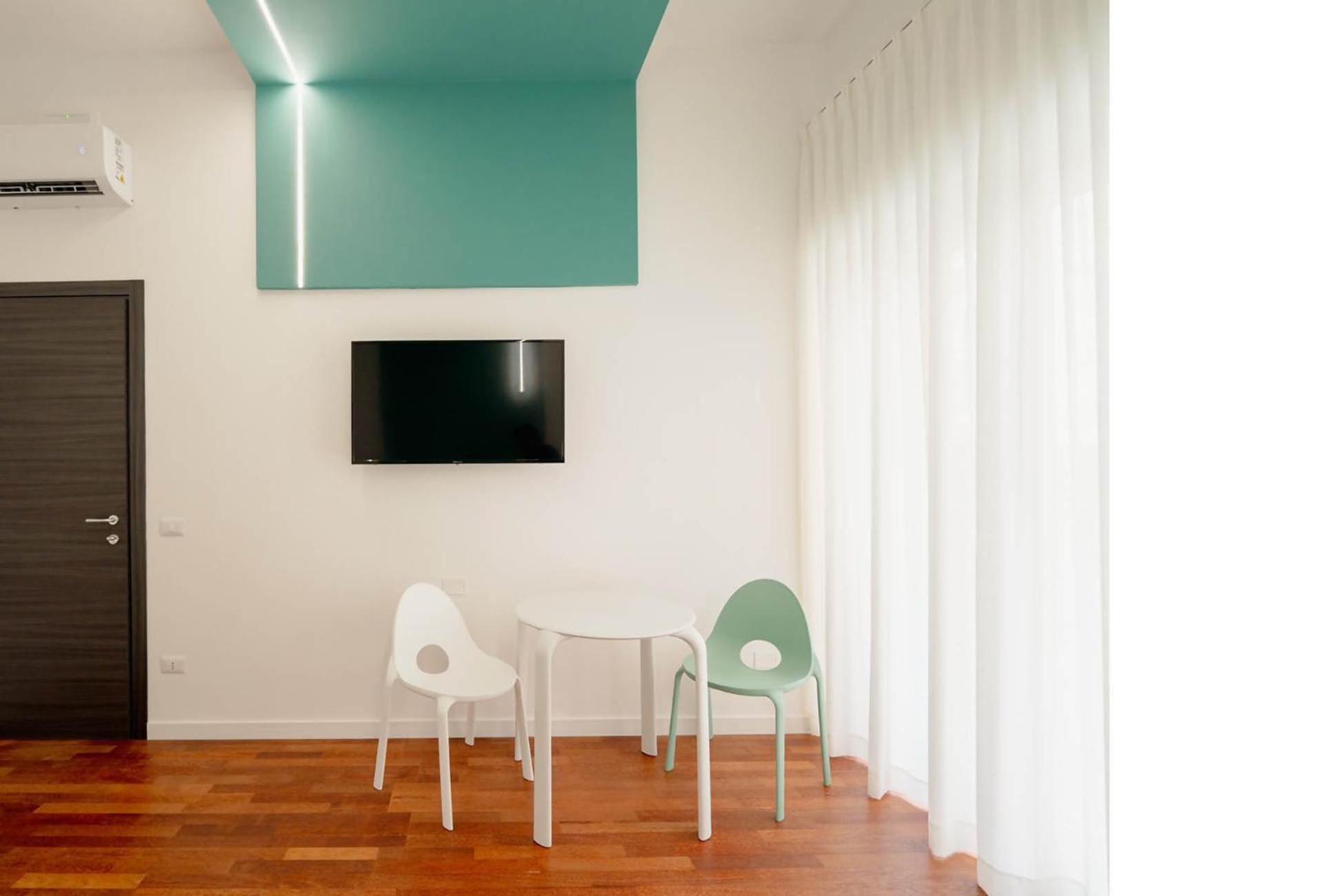 Interno 5 Naples