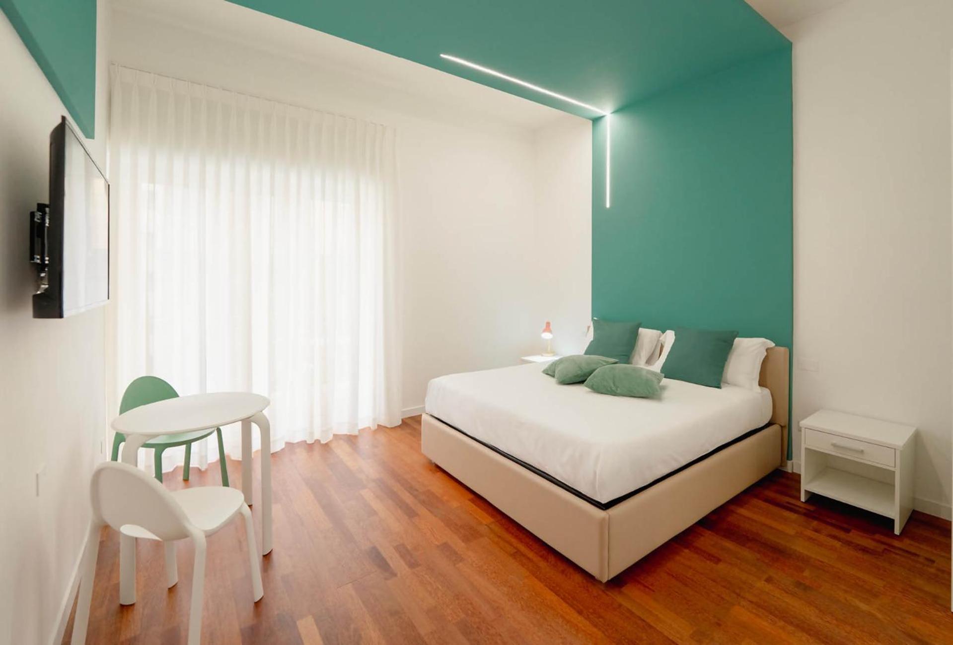 Interno 5 *
