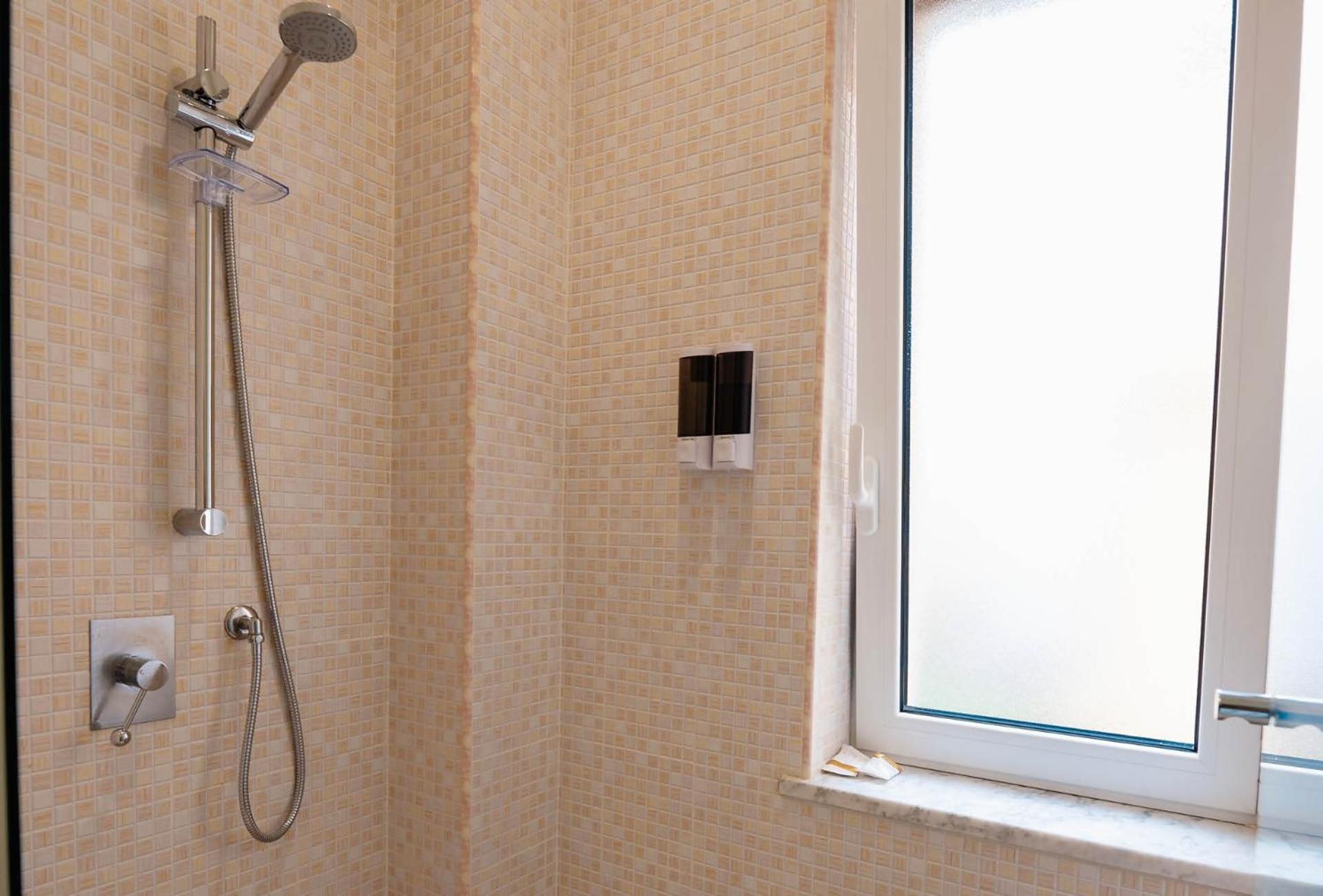 Interno 5 * Naples