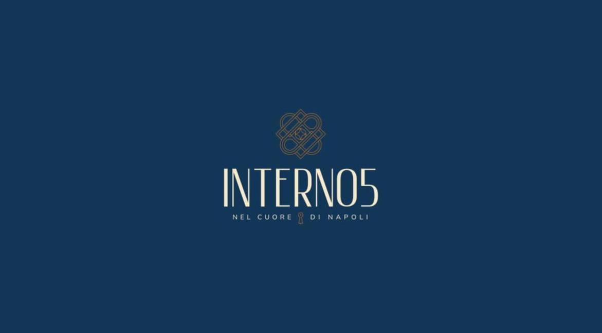 Interno 5 * Naples