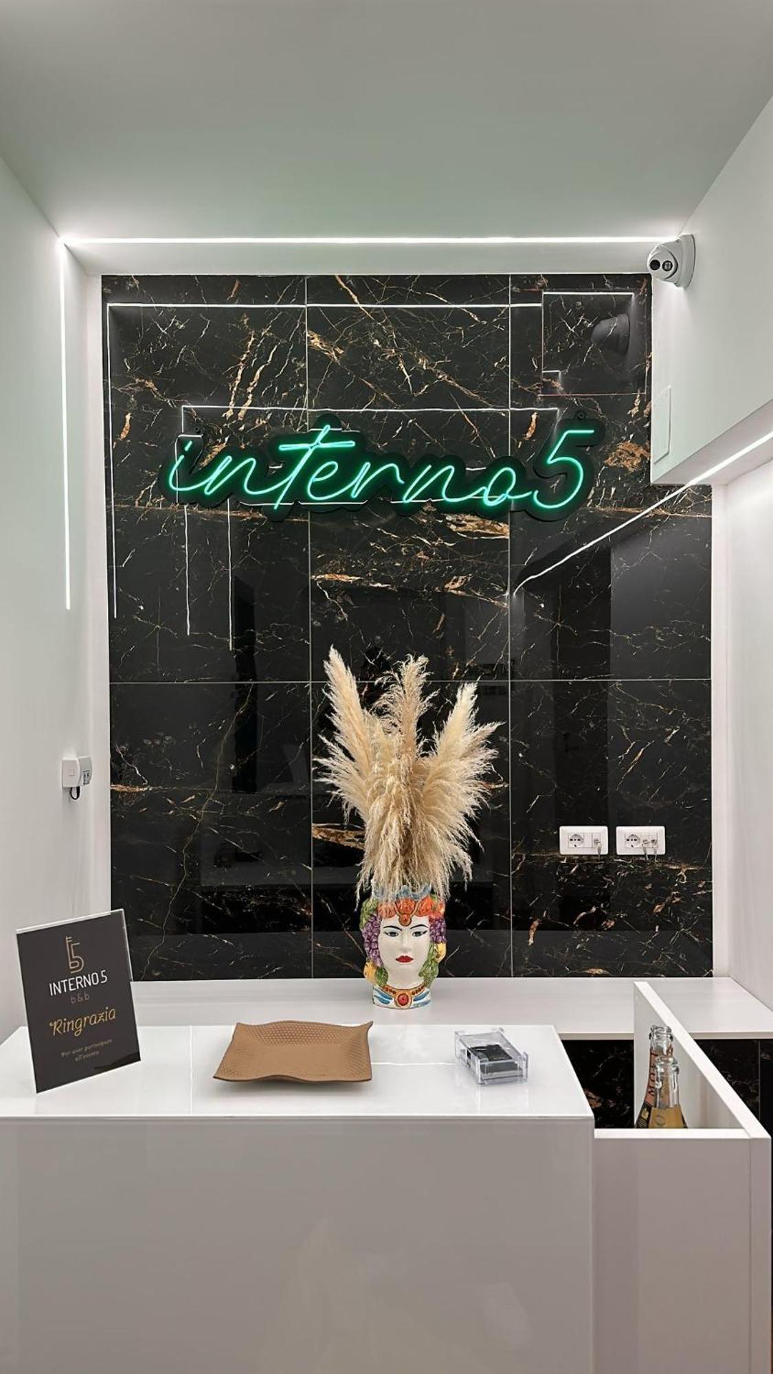 Interno 5 Guest house *